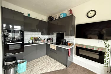 2 bed flat, 15 Woodland Terrace,, Greenbank, Plymouth, PL48NL - Image 1